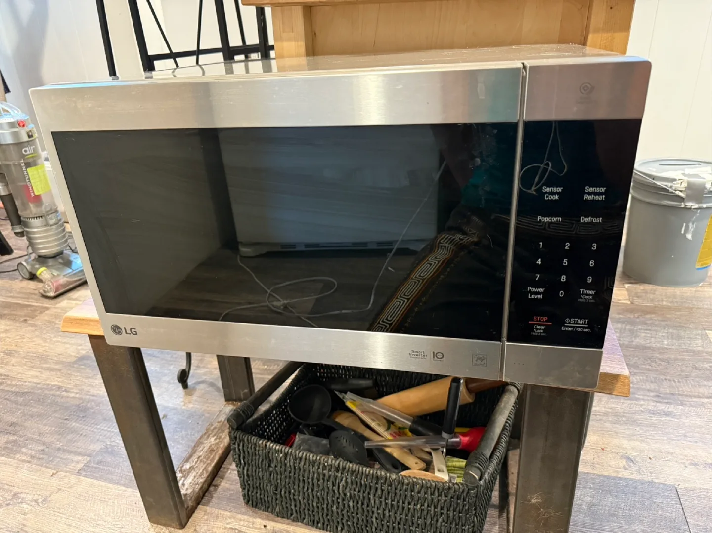 LG LMC2075ST Microwave Oven (70% off new) thumbnail