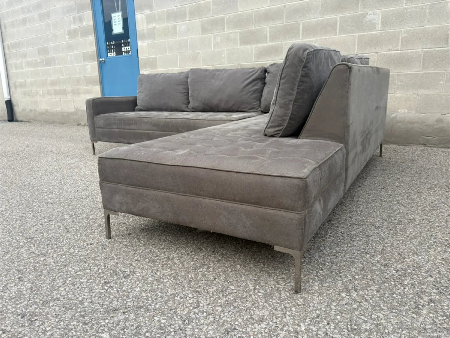 FREE DELIVERY✅• GREY LARGE SECTIONAL COUCH / SOFA w/ CHAISE image indicator(10)