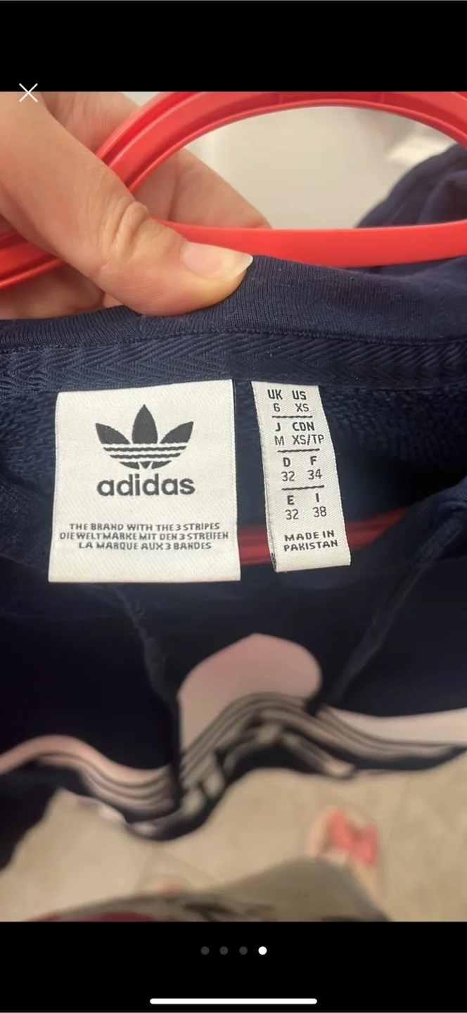 Adidas women’s hoodied sweatshirt size XS image indicator(4)