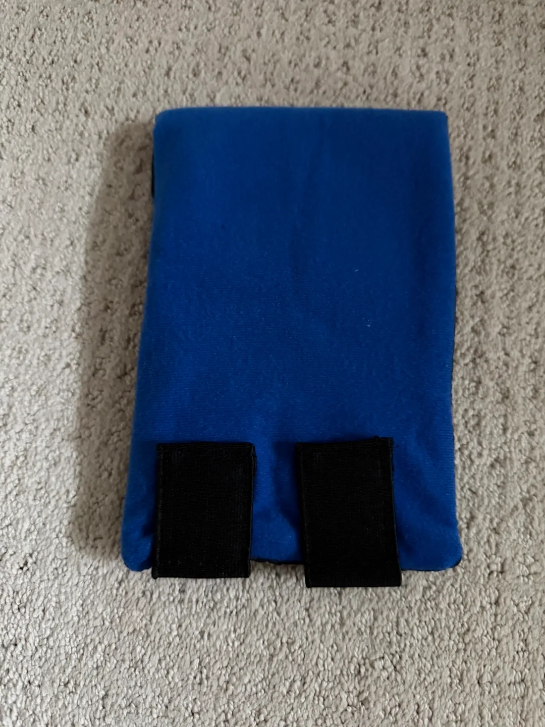 Blue cooling pack for knee thumbnail