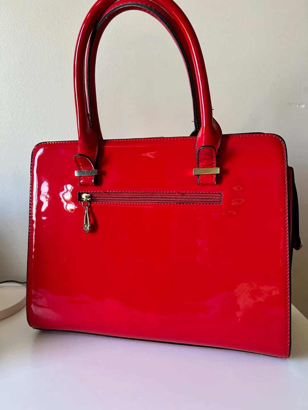 Red Handbag image indicator(4)