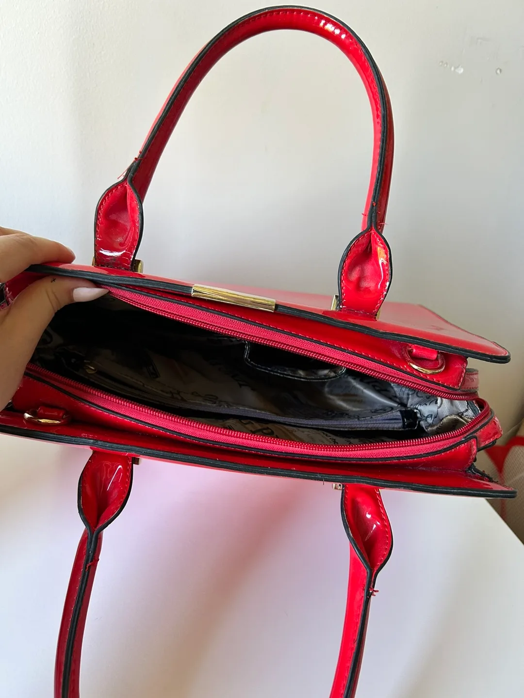 Red Handbag image indicator(5)