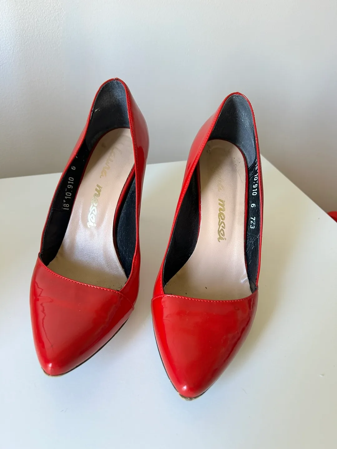 Red Heels - Size 9 image indicator(2)