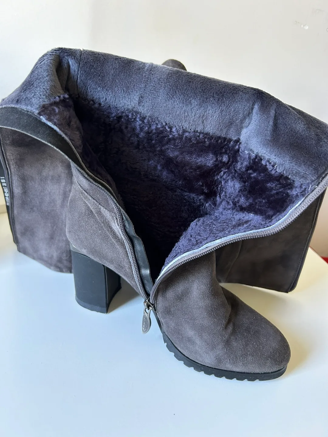 Grey Over-the-Knee Boots - Size 8 image indicator(5)