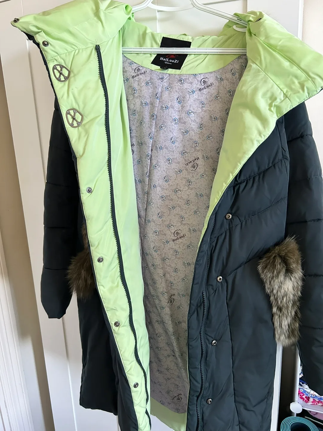 Winter Coat - XL image indicator(2)