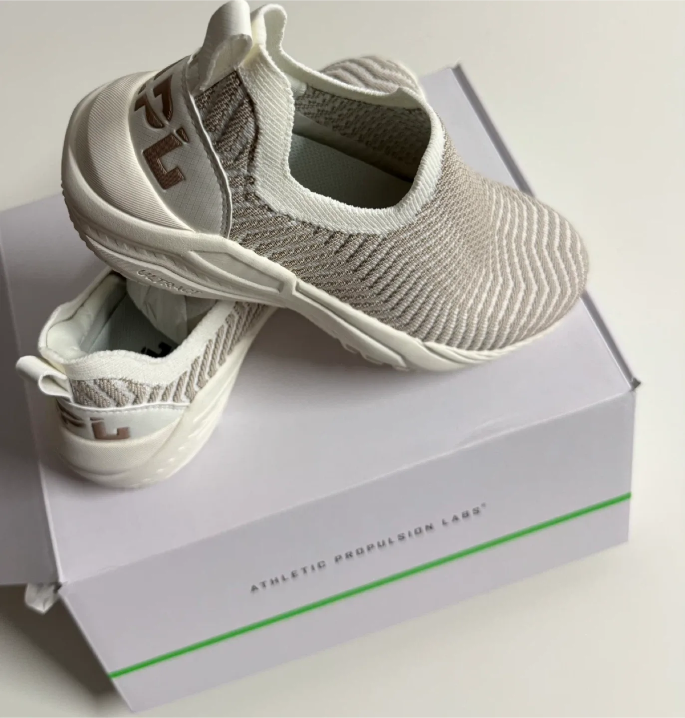 APL TechLoom Traveler Shoes - Ivory/Sandstone - Size 8 image indicator(2)