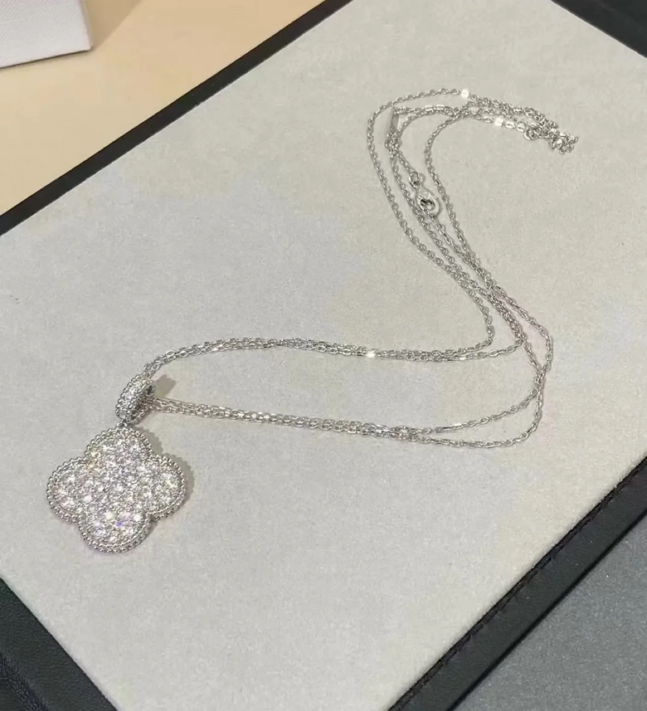 Magic Diamond Pendant Necklace image indicator(4)