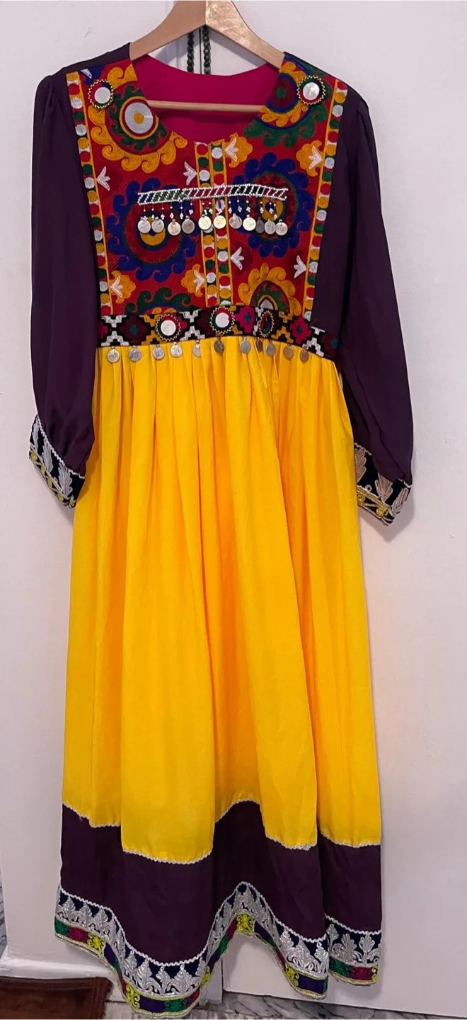 Afghan Traditional Dress image indicator(2)