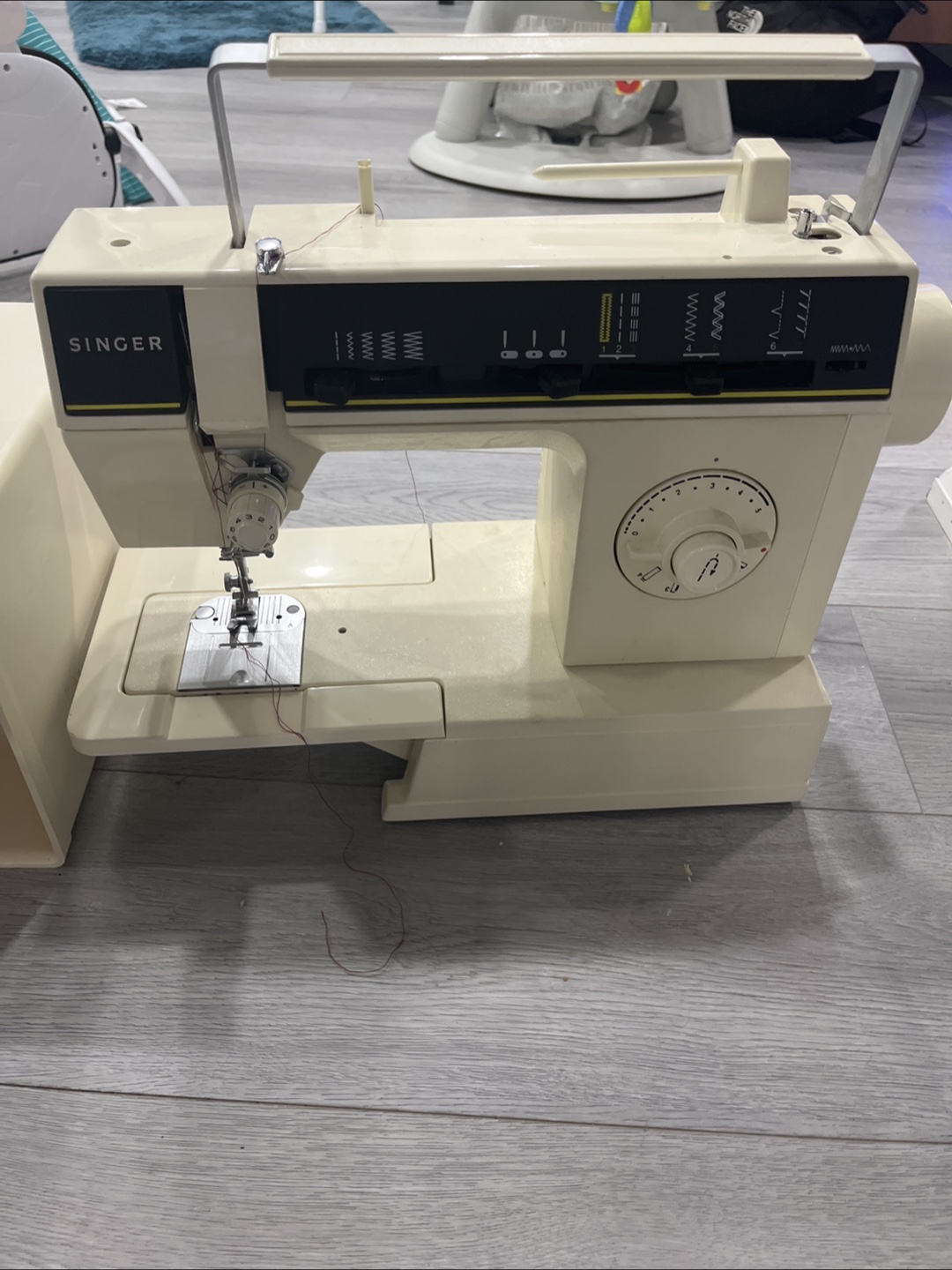 Singer Sewing Machine - photo 3
