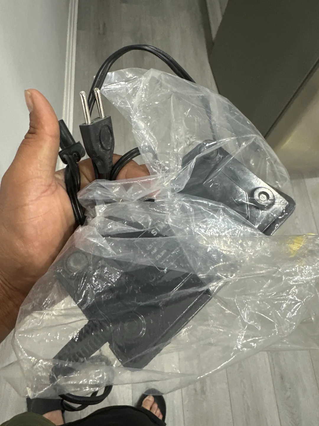 Singer Sewing Machine - New in Box image indicator(4)