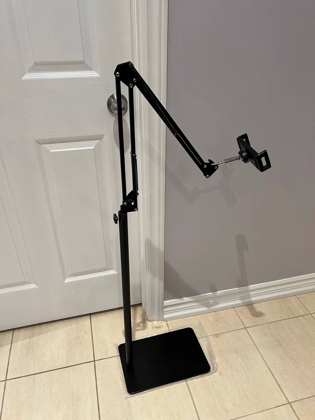 Adjustable Tablet/Phone Floor Stand image indicator(2)