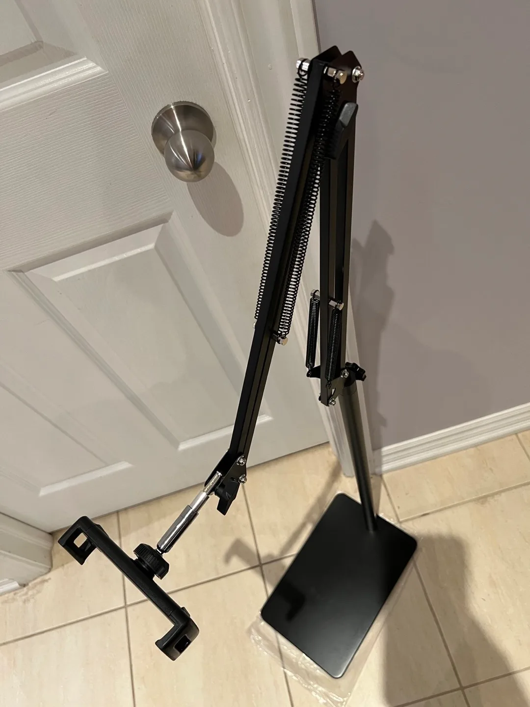 Adjustable Tablet/Phone Floor Stand image indicator(3)