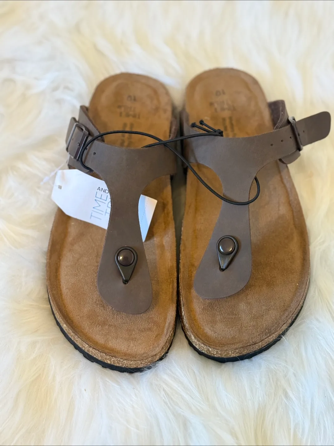 Time & Tru Brown Thong Sandals - Size 10 - New image indicator(2)