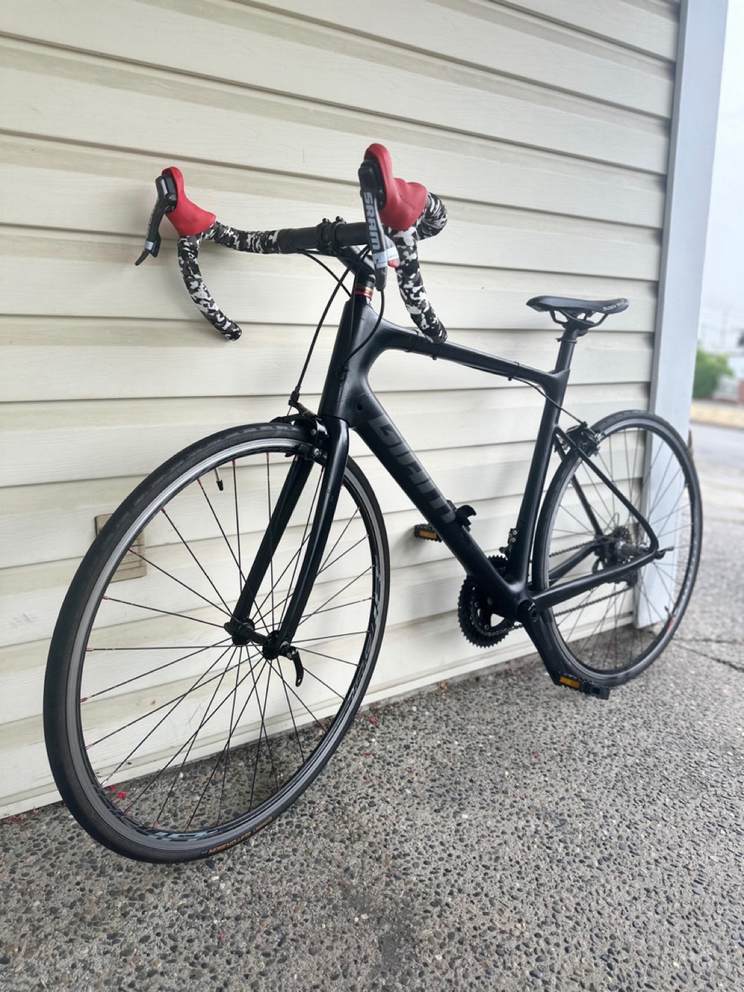 Giant Defy Advanced 2 Carbon fiber road bike