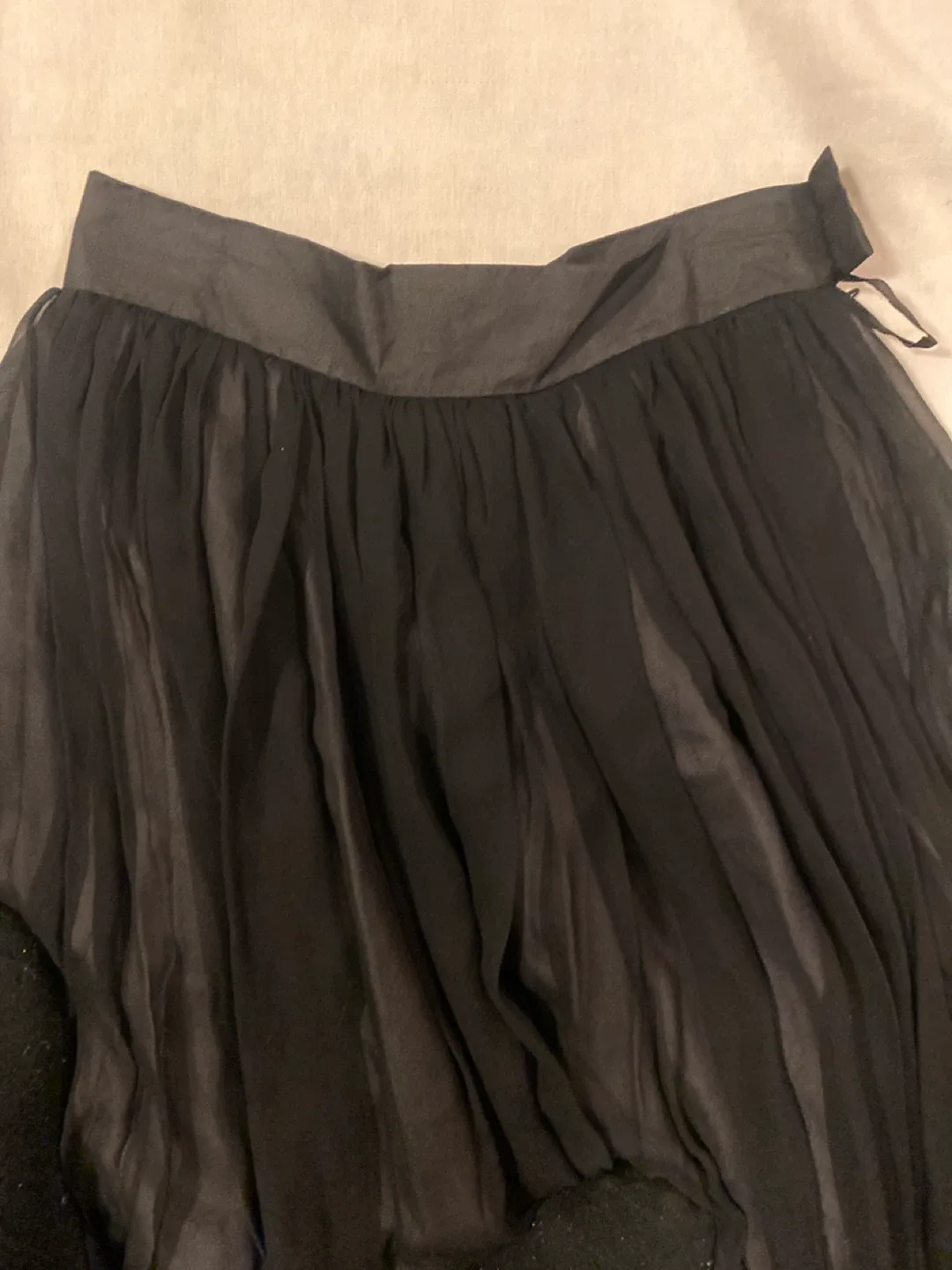 Jones New York Black Silk Skirt - Size 8 image indicator(2)