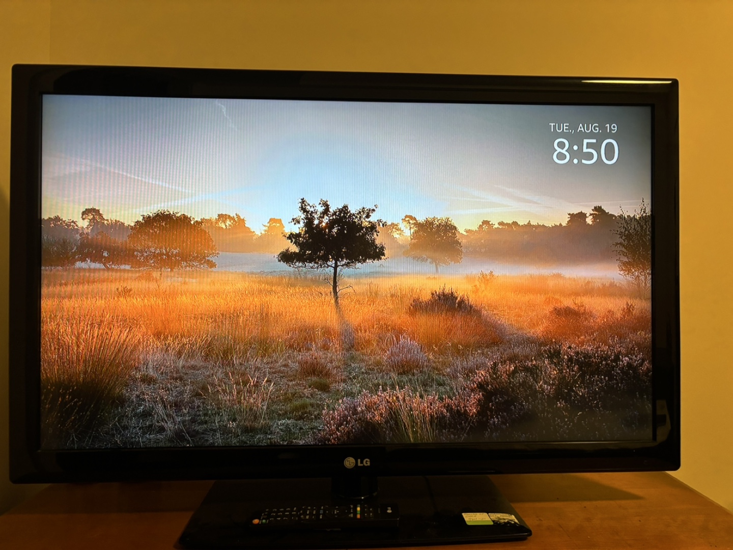 LG TV - photo 2
