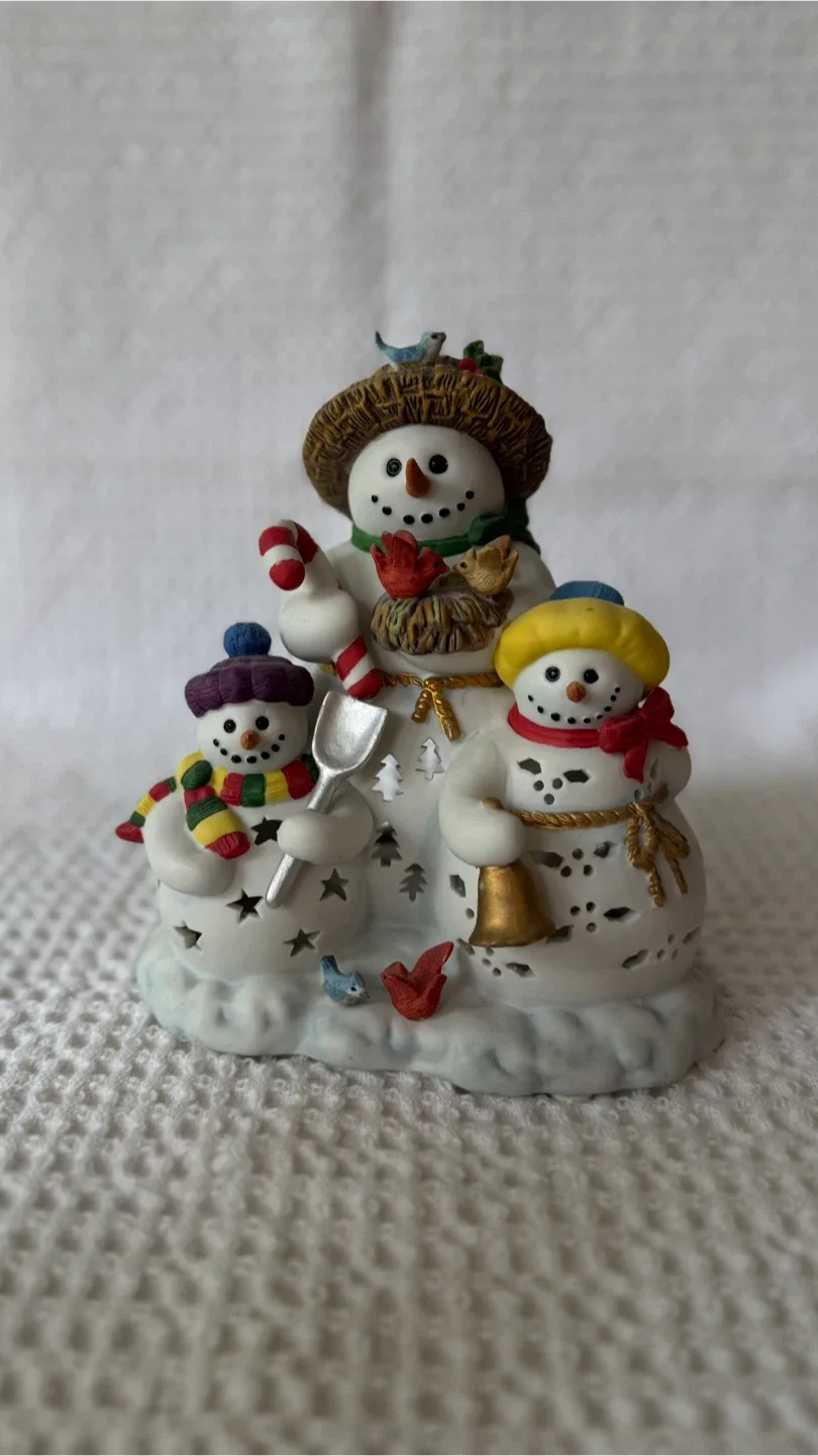 Snowman Family Figurine thumbnail