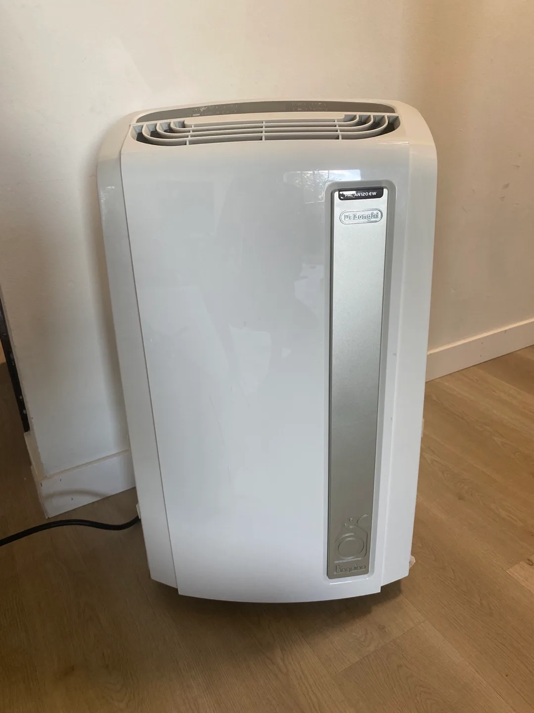 DeLonghi PAC AN120EW Portable Air Conditioner thumbnail