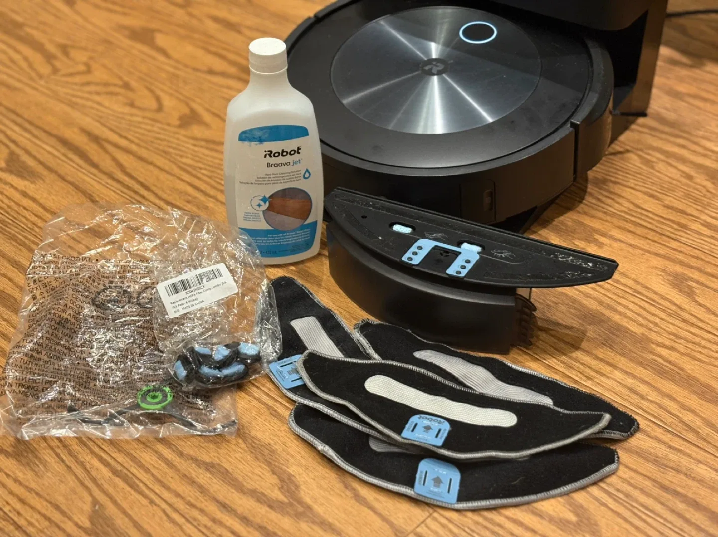 Roomba J5+ Combo Robot Vacuum and Mop image indicator(2)