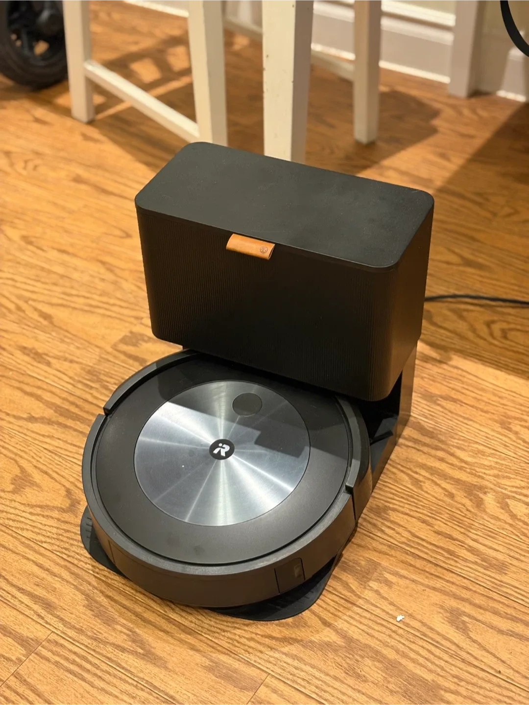 Roomba J5+ Combo Robot Vacuum and Mop thumbnail