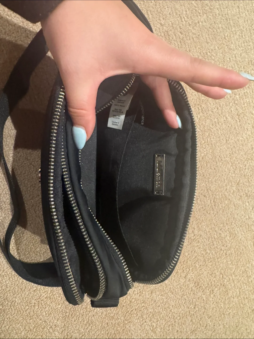 Lululemon Crossbody Camera Bag 2L image indicator(6)