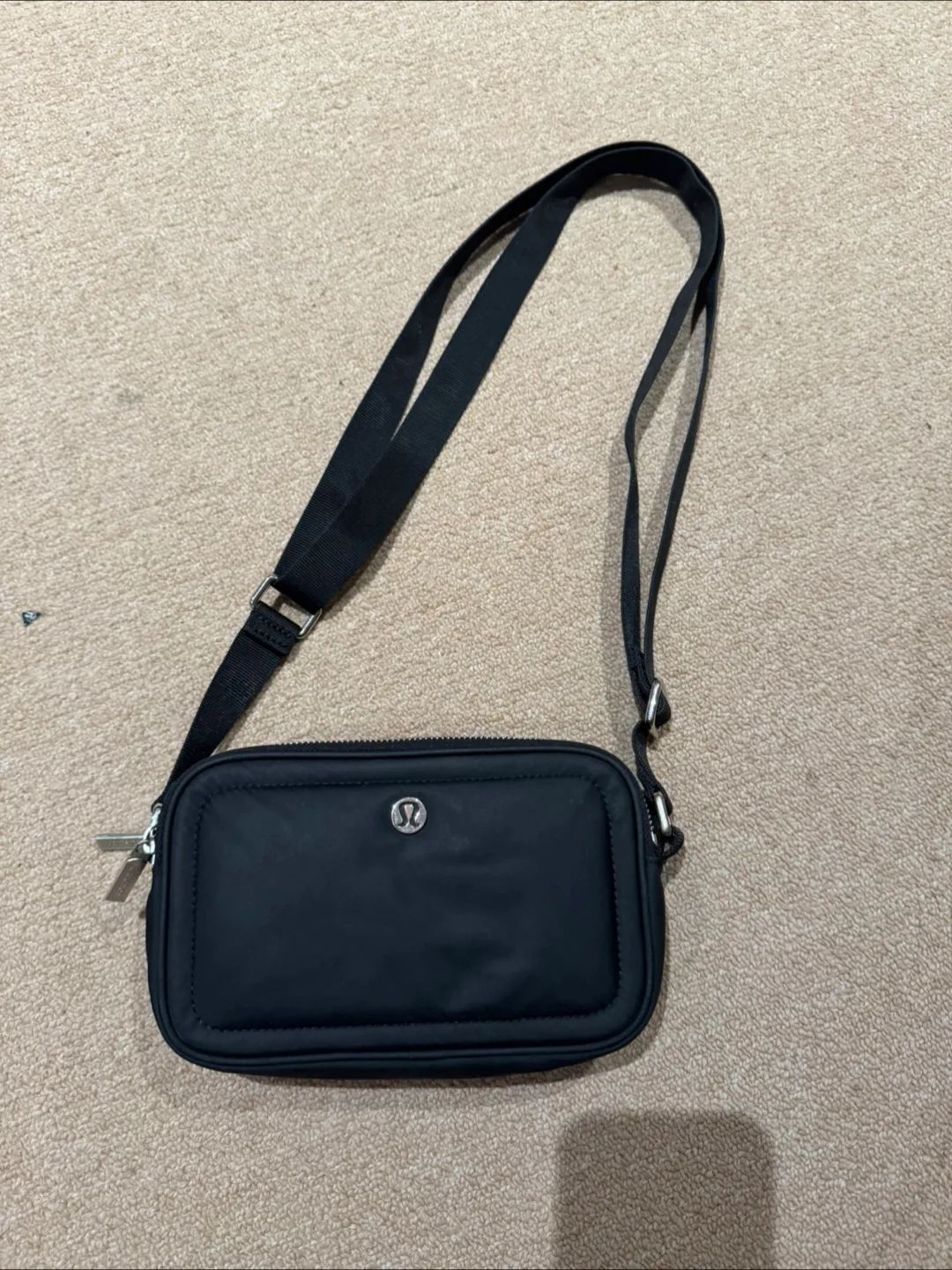 Lululemon Crossbody Camera Bag 2L image indicator(2)