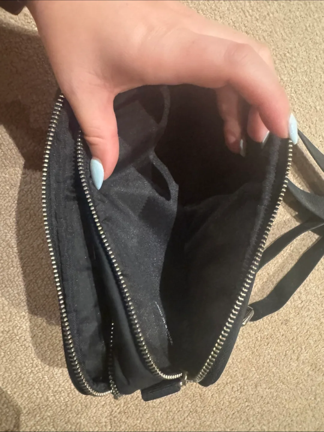 Lululemon Crossbody Camera Bag 2L image indicator(5)