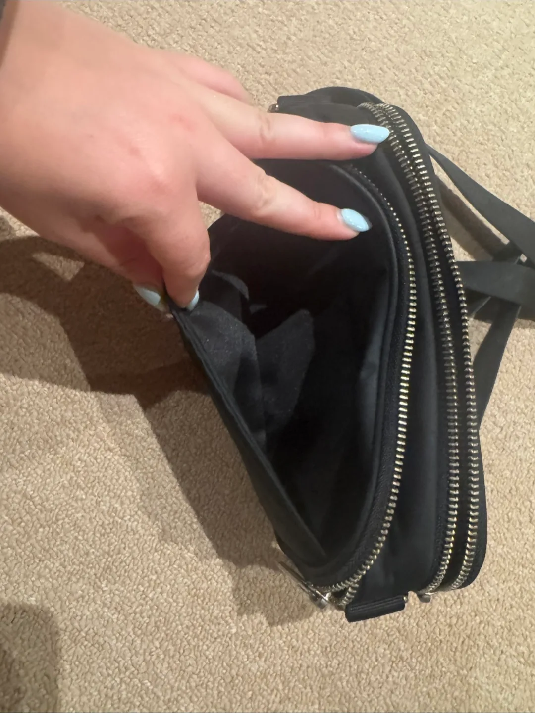 Lululemon Crossbody Camera Bag 2L image indicator(4)