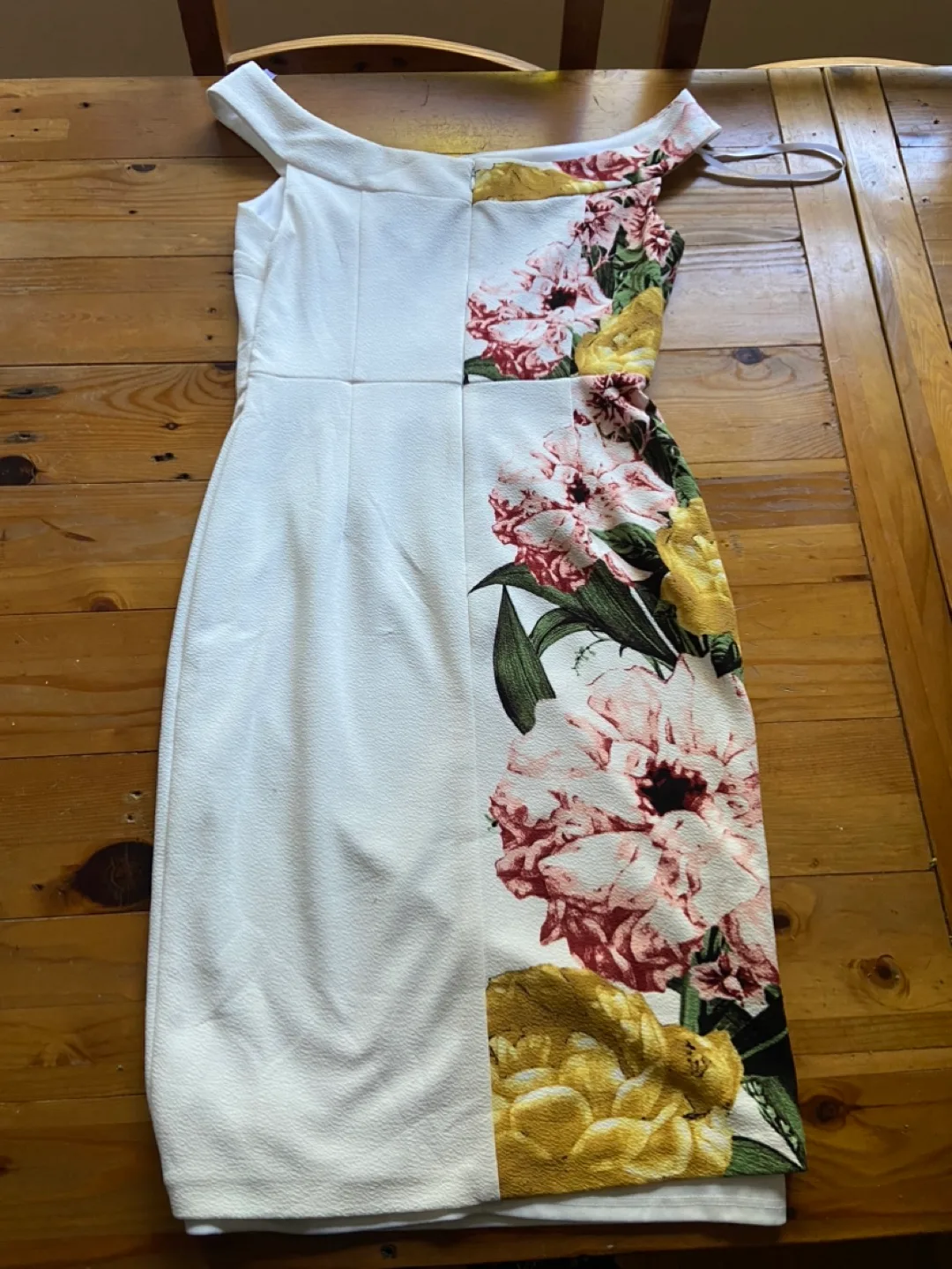 Le Château Floral Off-the-Shoulder Dress image indicator(2)