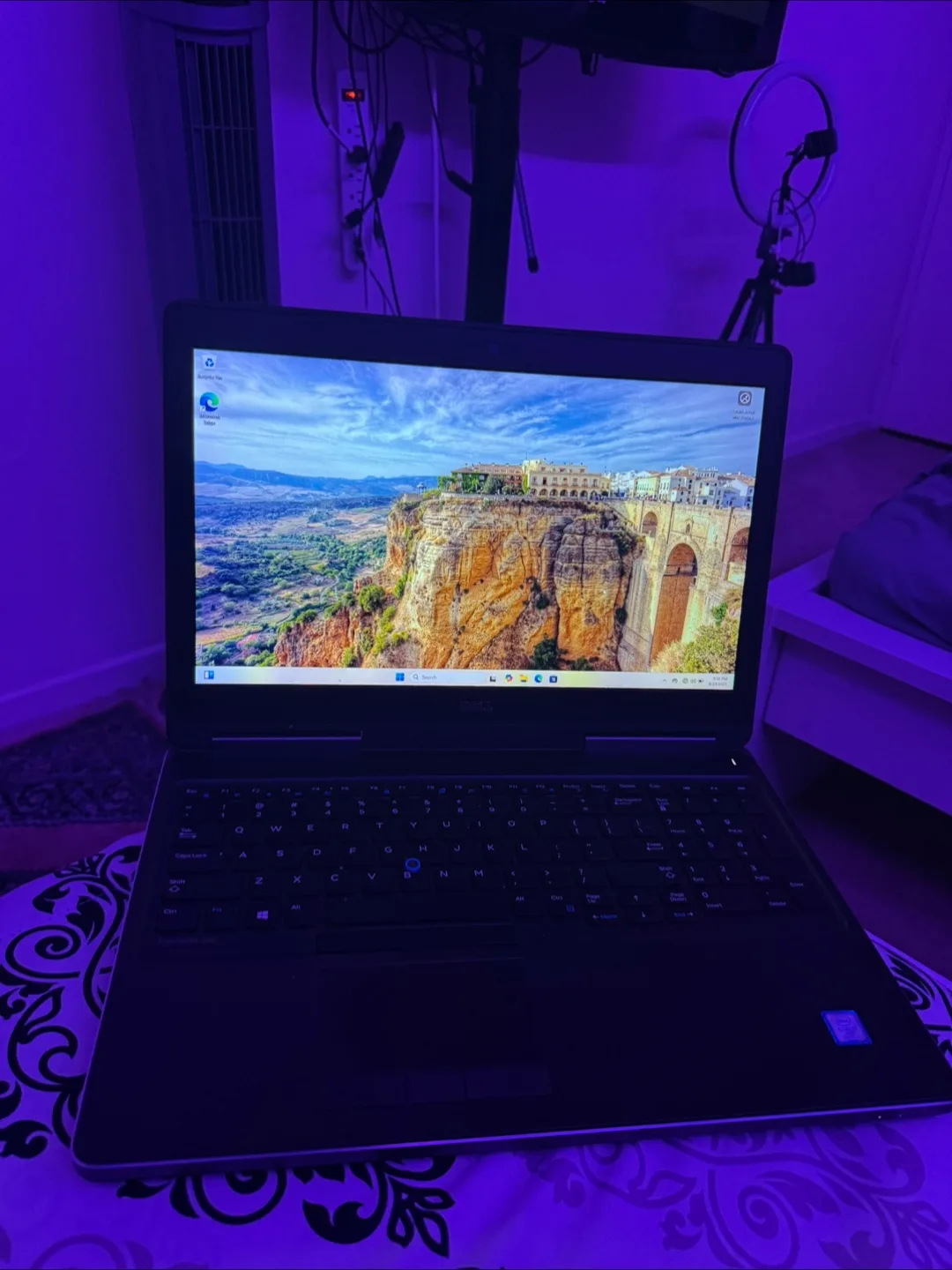 Dell Precision 7520 Laptop - i7, 16GB RAM thumbnail