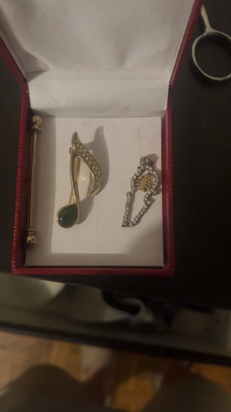 Vintage Brooches Set - Music Note & Tree Design image indicator(2)