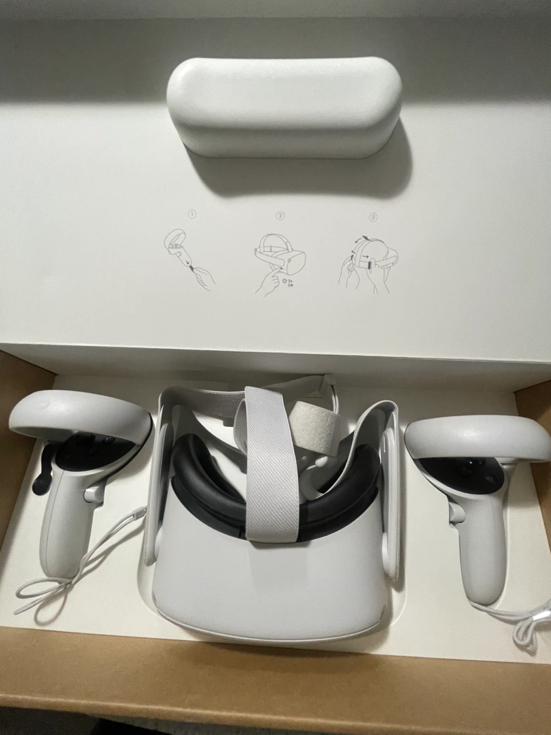 Oculus Quest 2 VR Headset - Like New! - photo 3