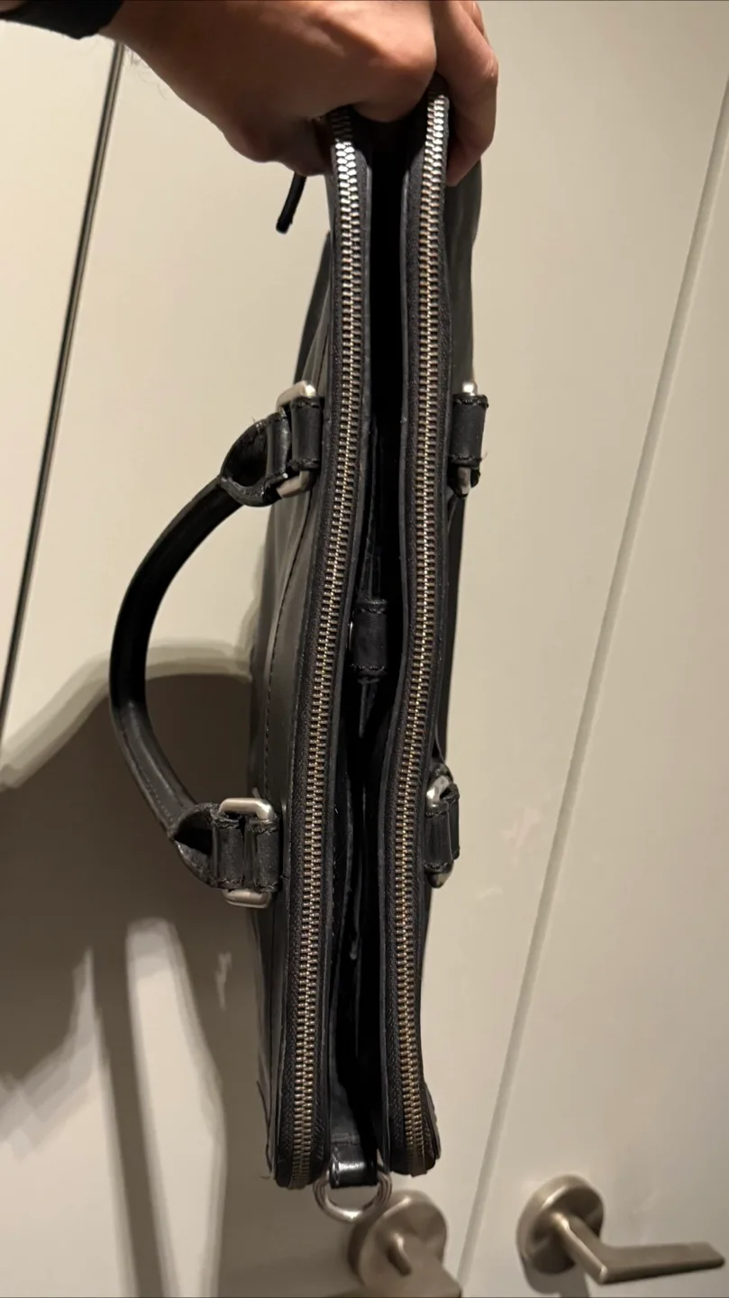 Fossil briefcase image indicator(3)