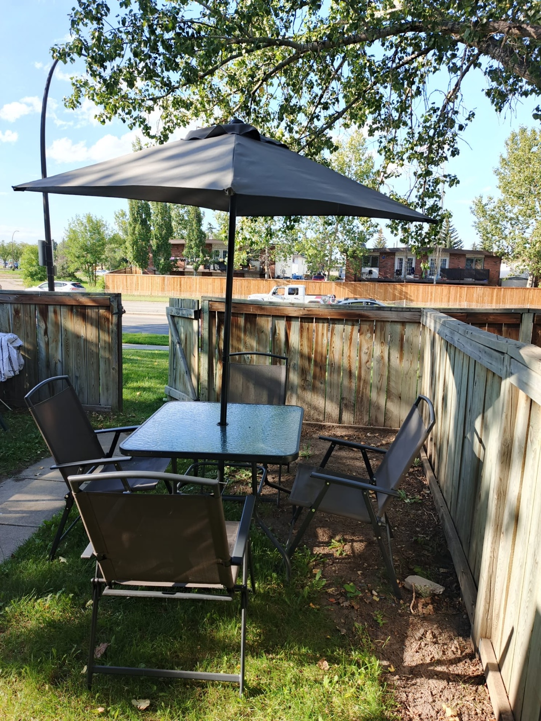 Patio Set - Table, Umbrella and 4 Chairs - photo 2