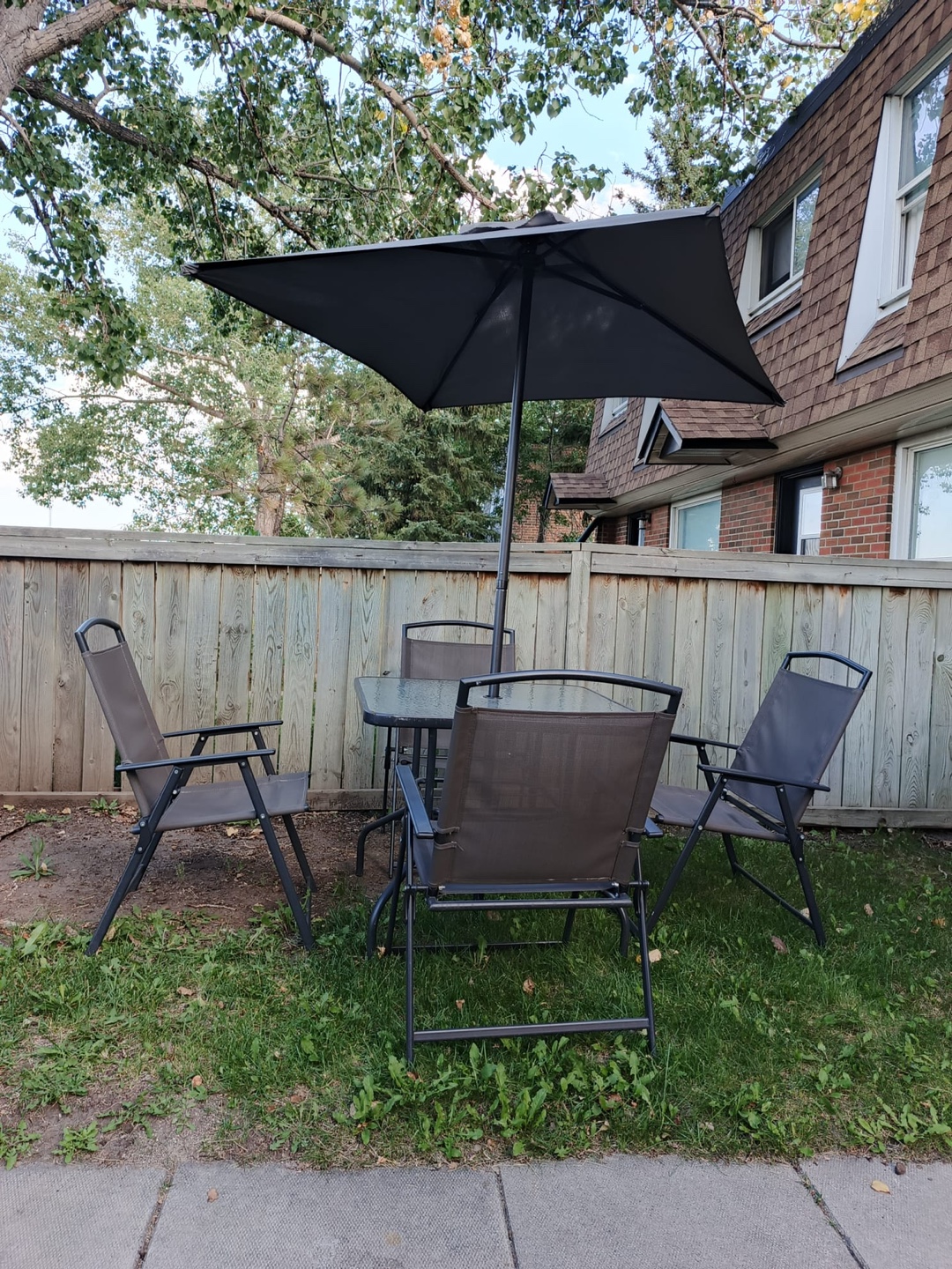 Patio Set - Table, Umbrella and 4 Chairs