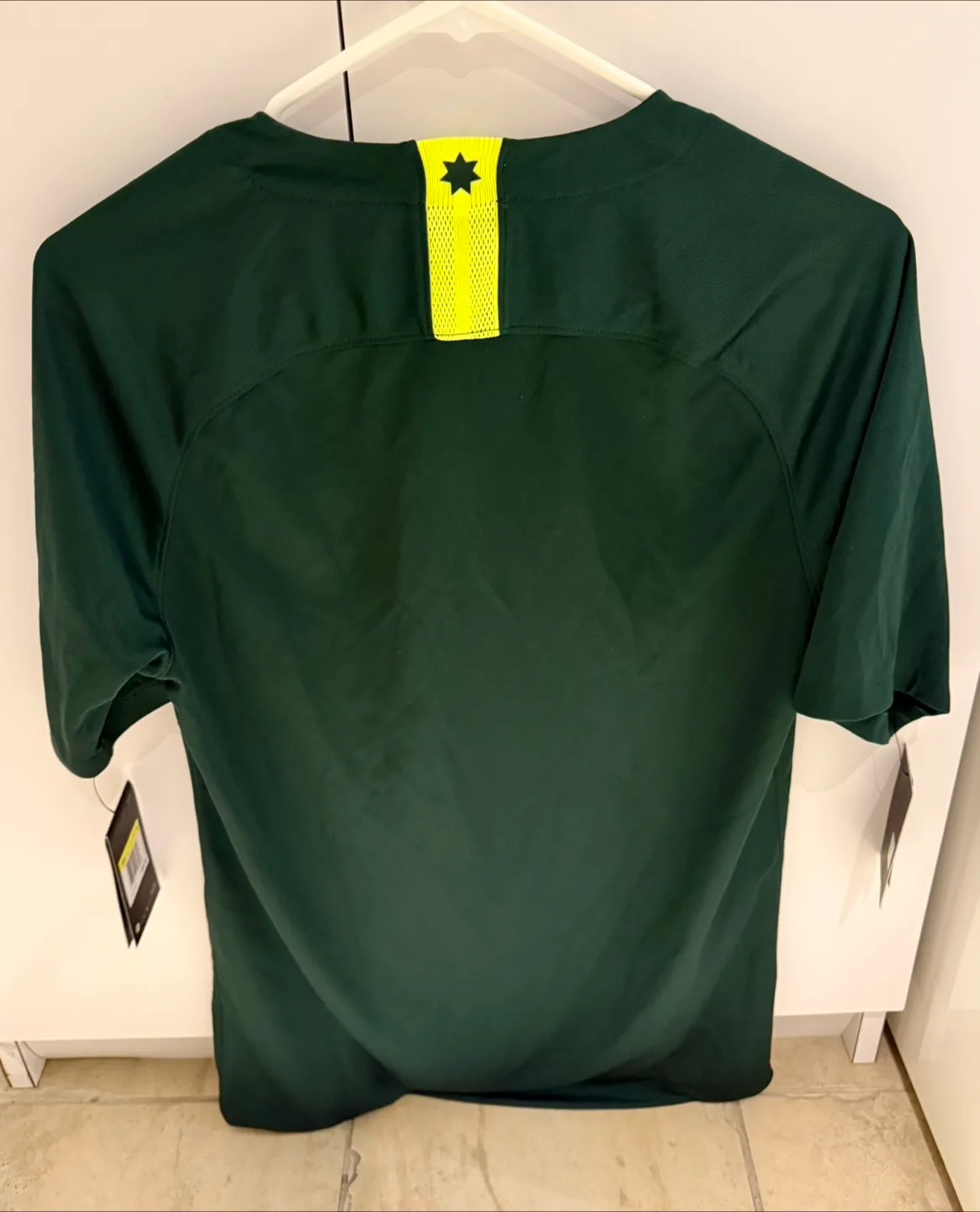 Nike Australia Soccer Jersey 2018 – Men’s Small – New with tags image indicator(2)