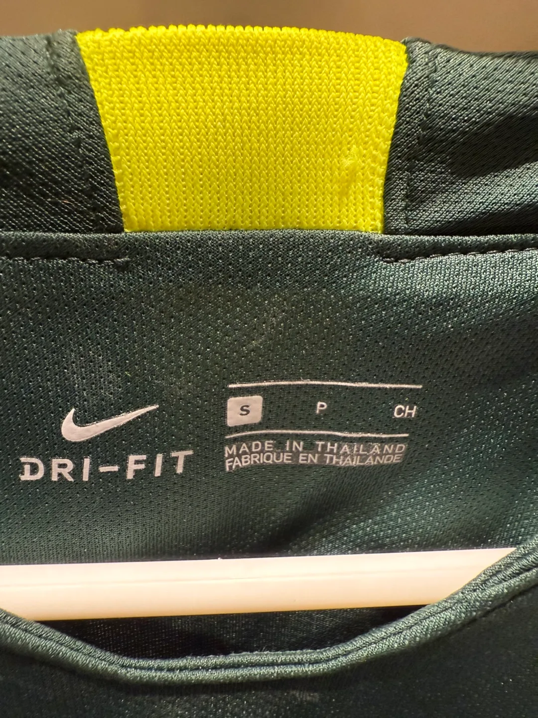 Nike Australia Soccer Jersey 2018 – Men’s Small – New with tags image indicator(7)