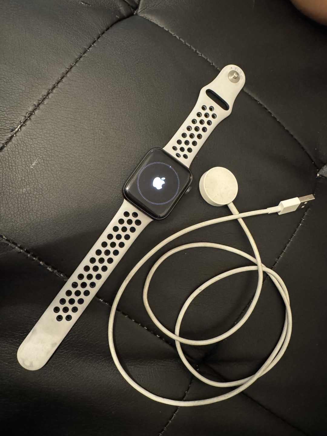 Apple Watch SE - GPS + Cellular - 44mm- Black