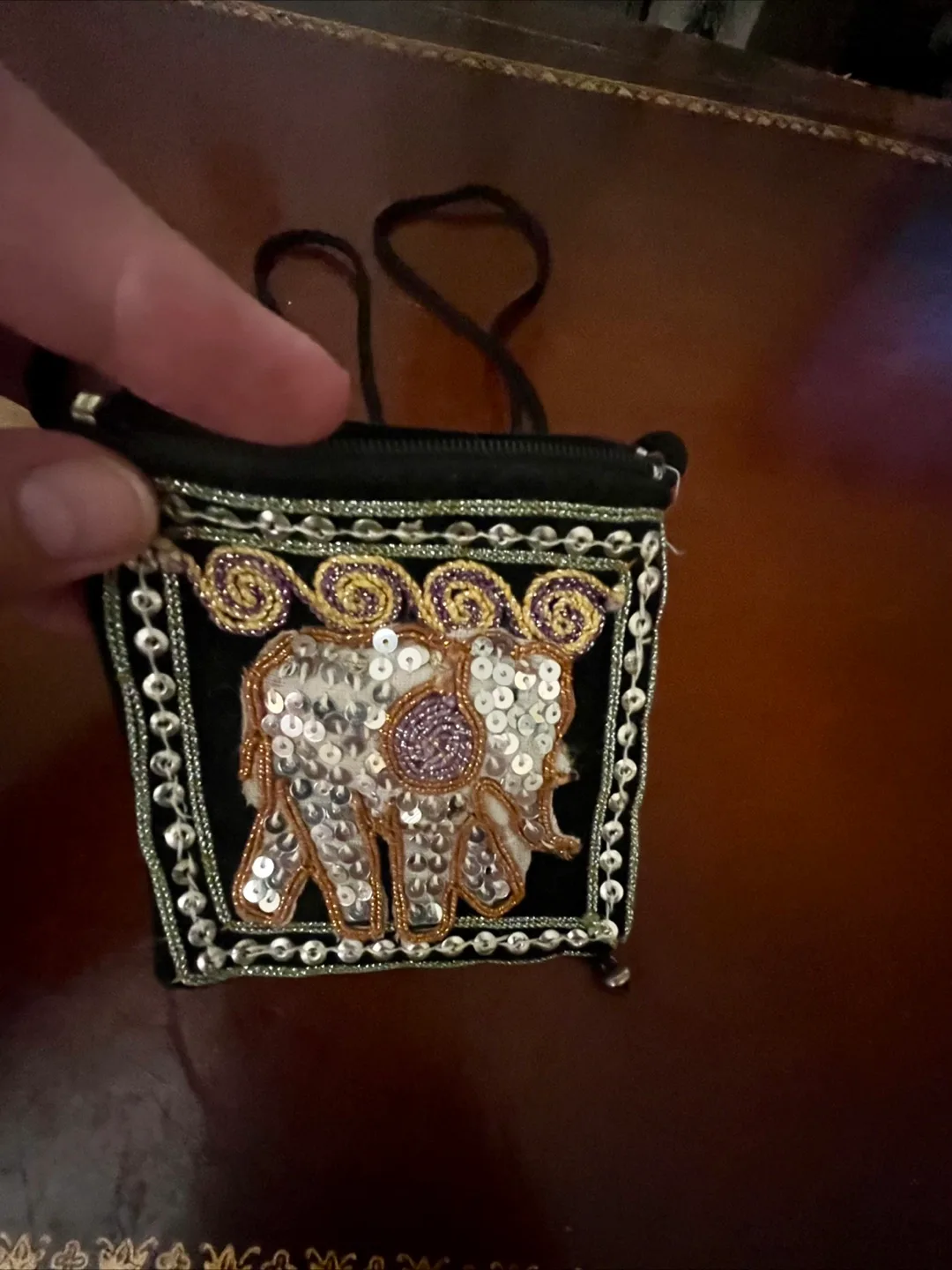 Elephant Sequin Beaded Shoulder Bag image indicator(6)