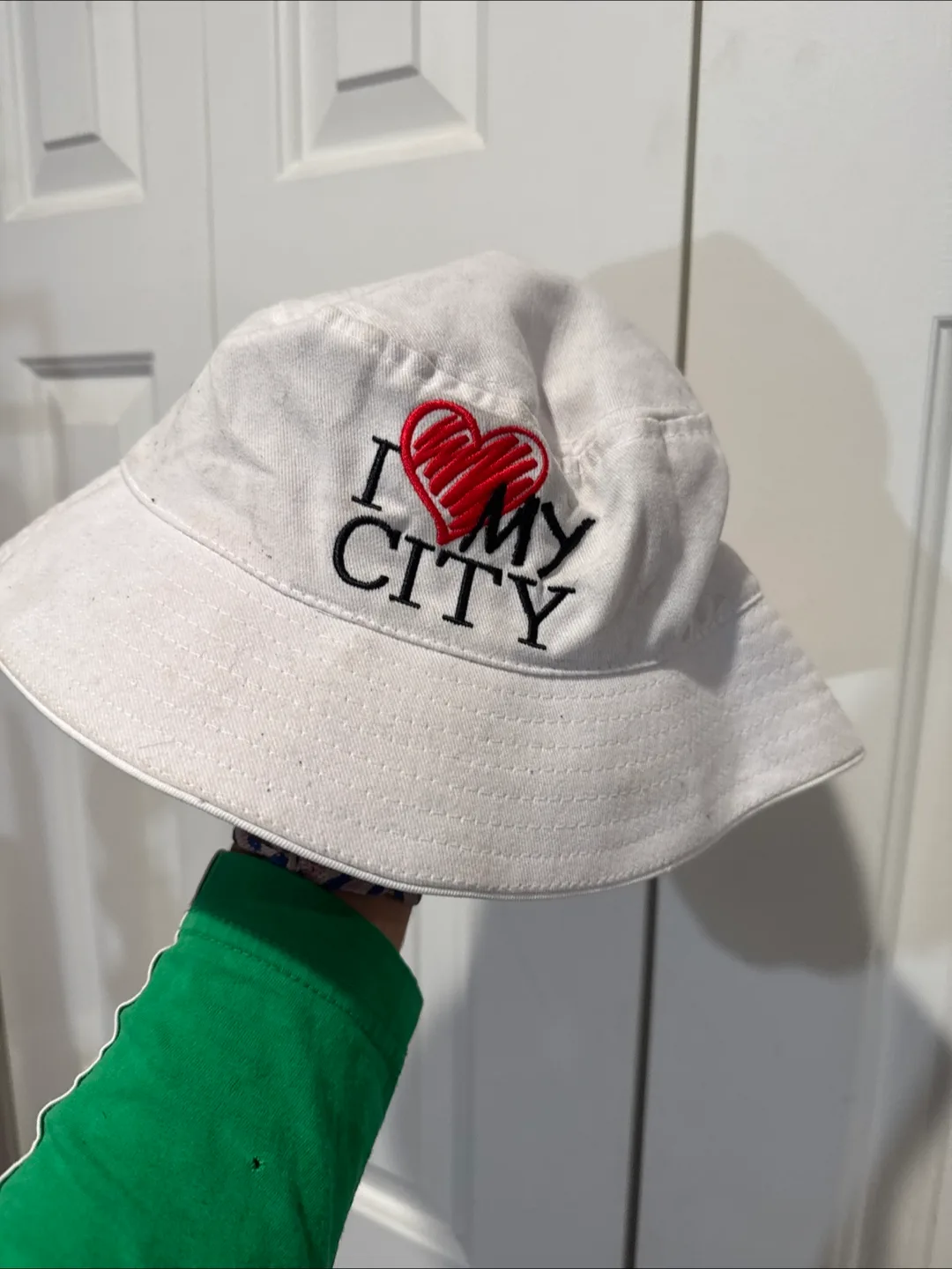 UNUSED White Bucket Hat - I ❤️ My City thumbnail