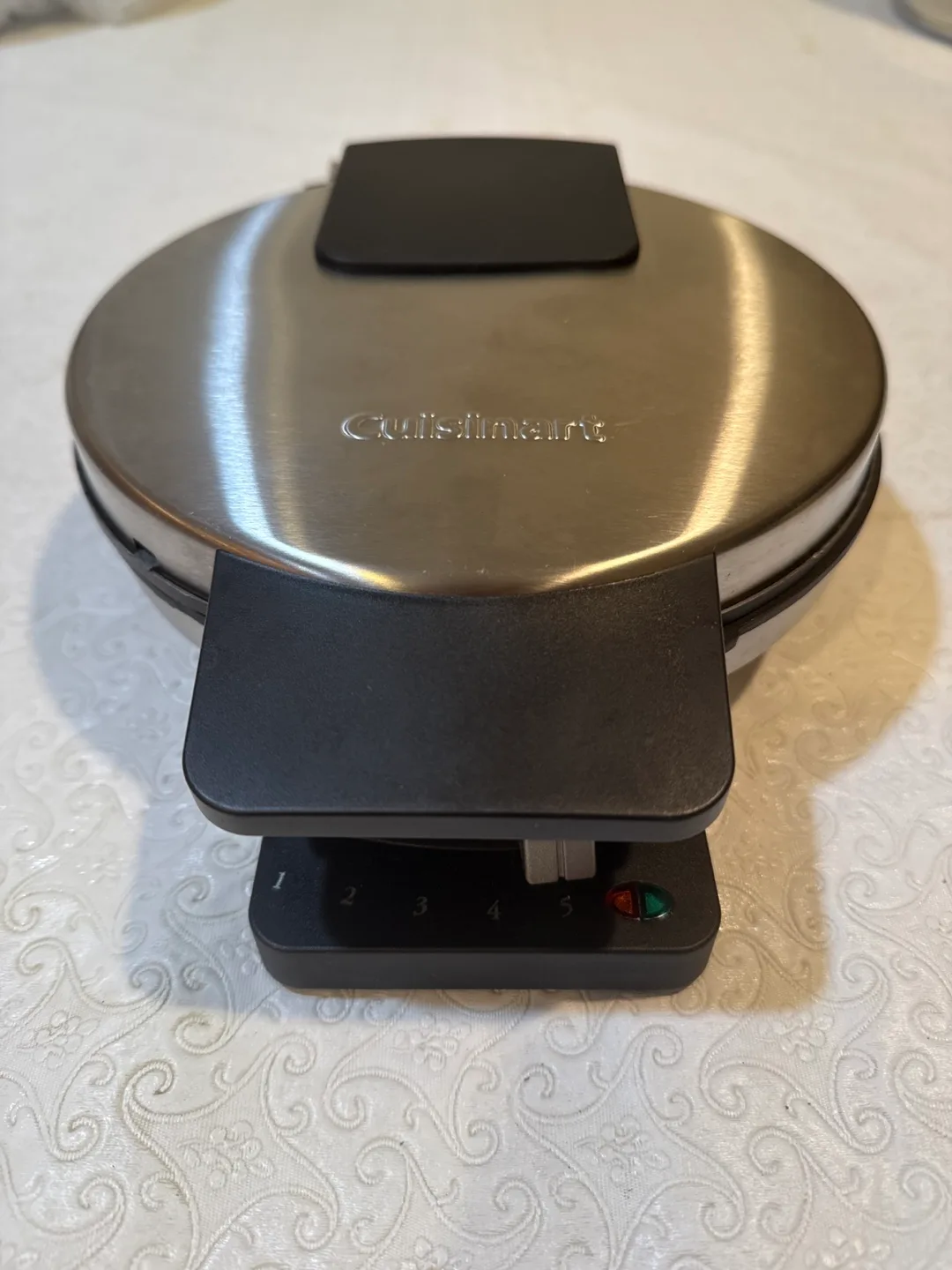 Cuisinart Round Classic Waffle Maker thumbnail