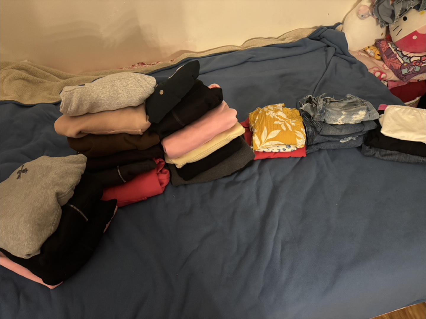 🔥 Massive Closet Clean-Out – 26 Women’s Items! 🔥