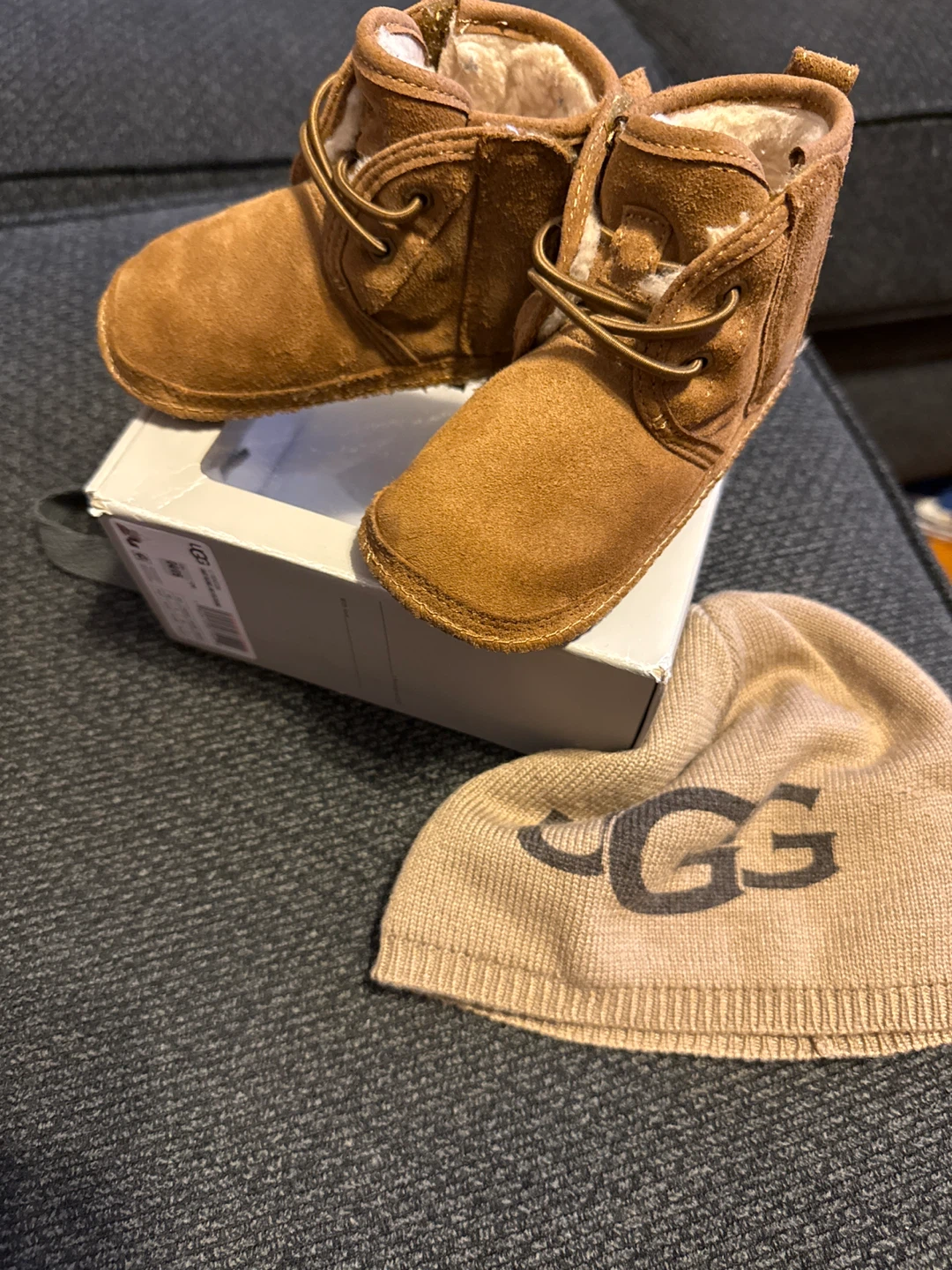 UGG Baby Bixbee Booties & Hat Set size 4/5