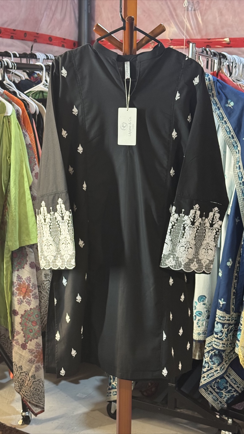 Lyliane & Co. Black Embroidered Kurti Set