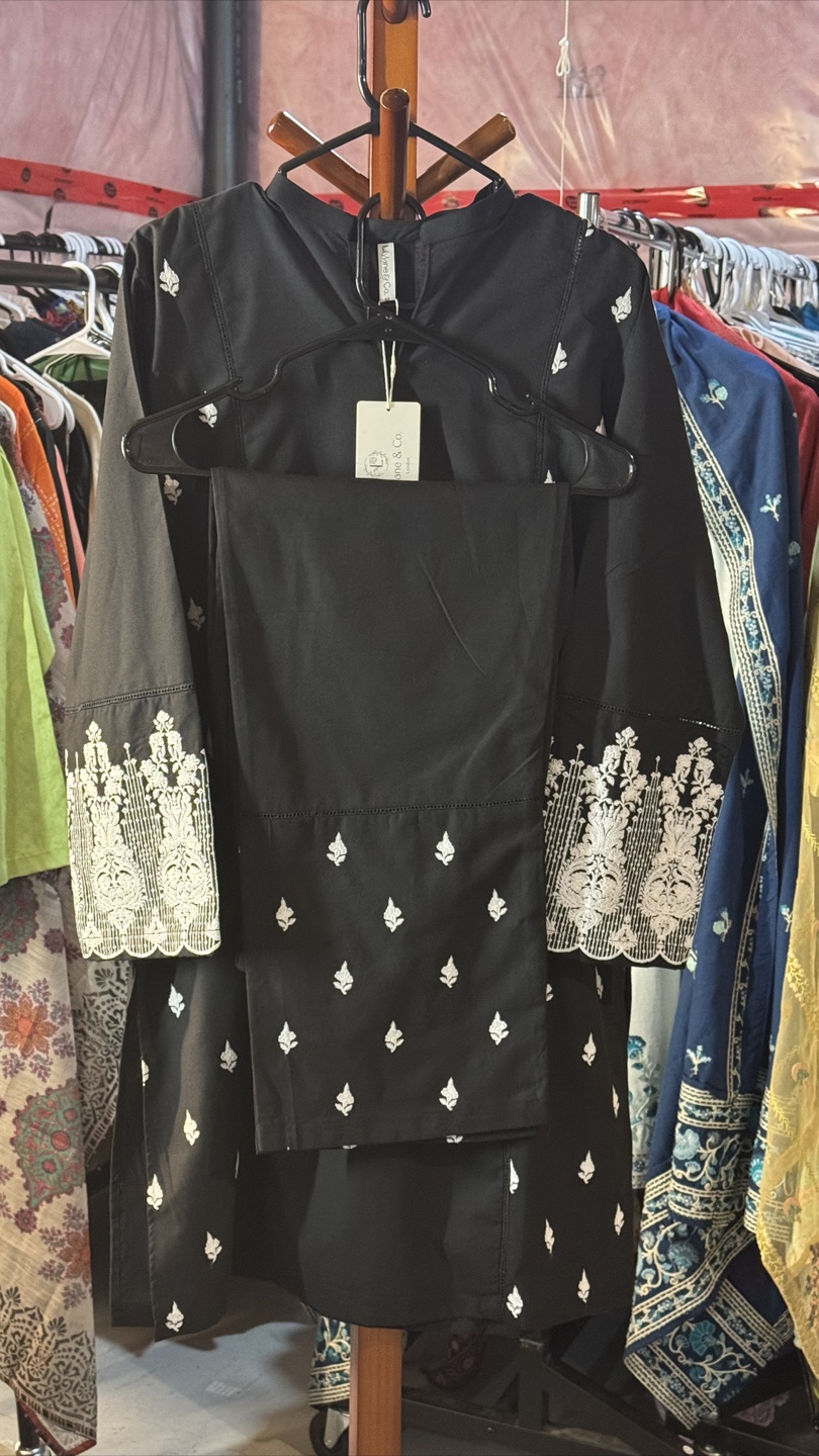 Lyliane & Co. Black Embroidered Kurti Set - photo 3