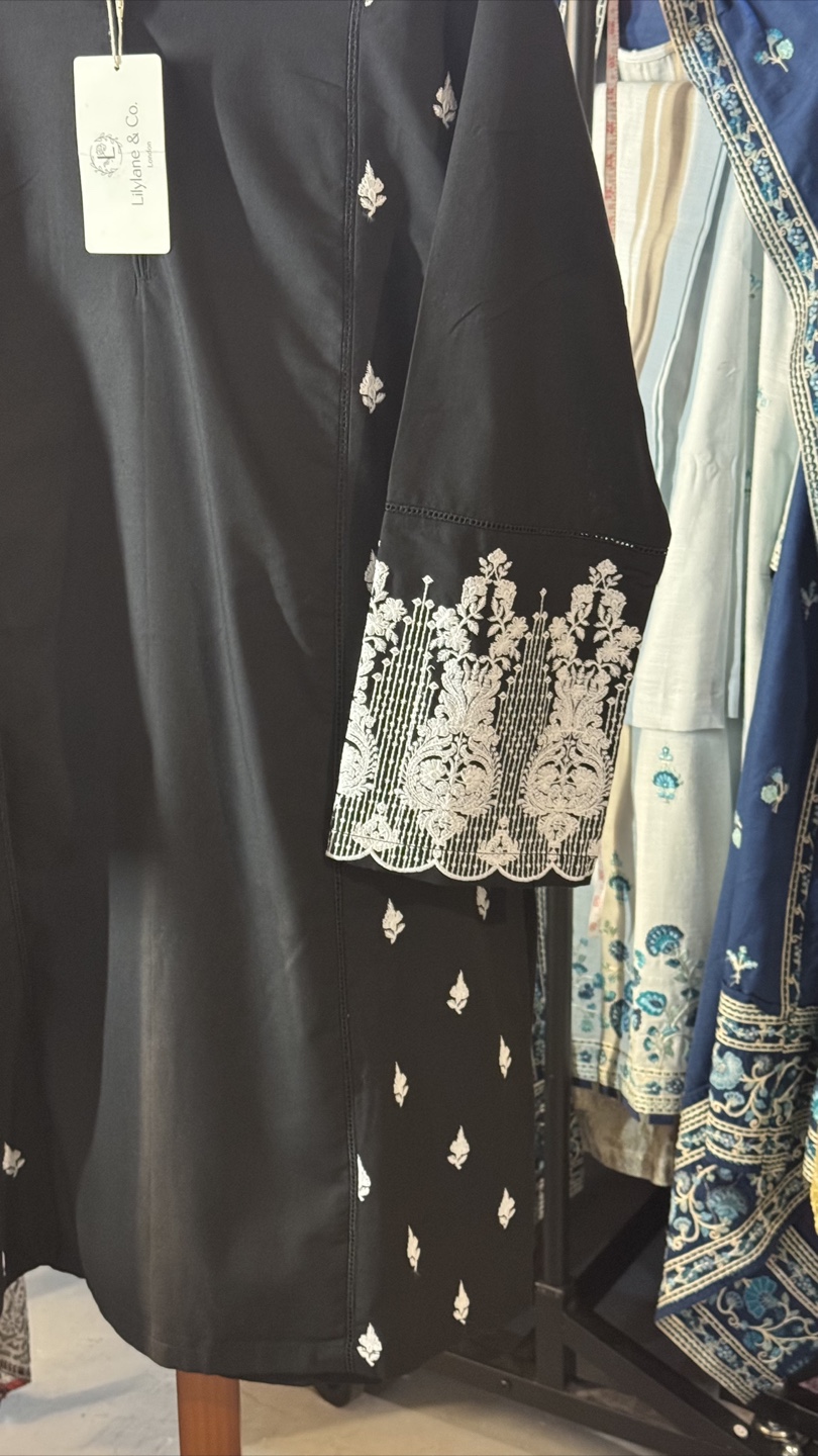 Lyliane & Co. Black Embroidered Kurti Set - photo 2