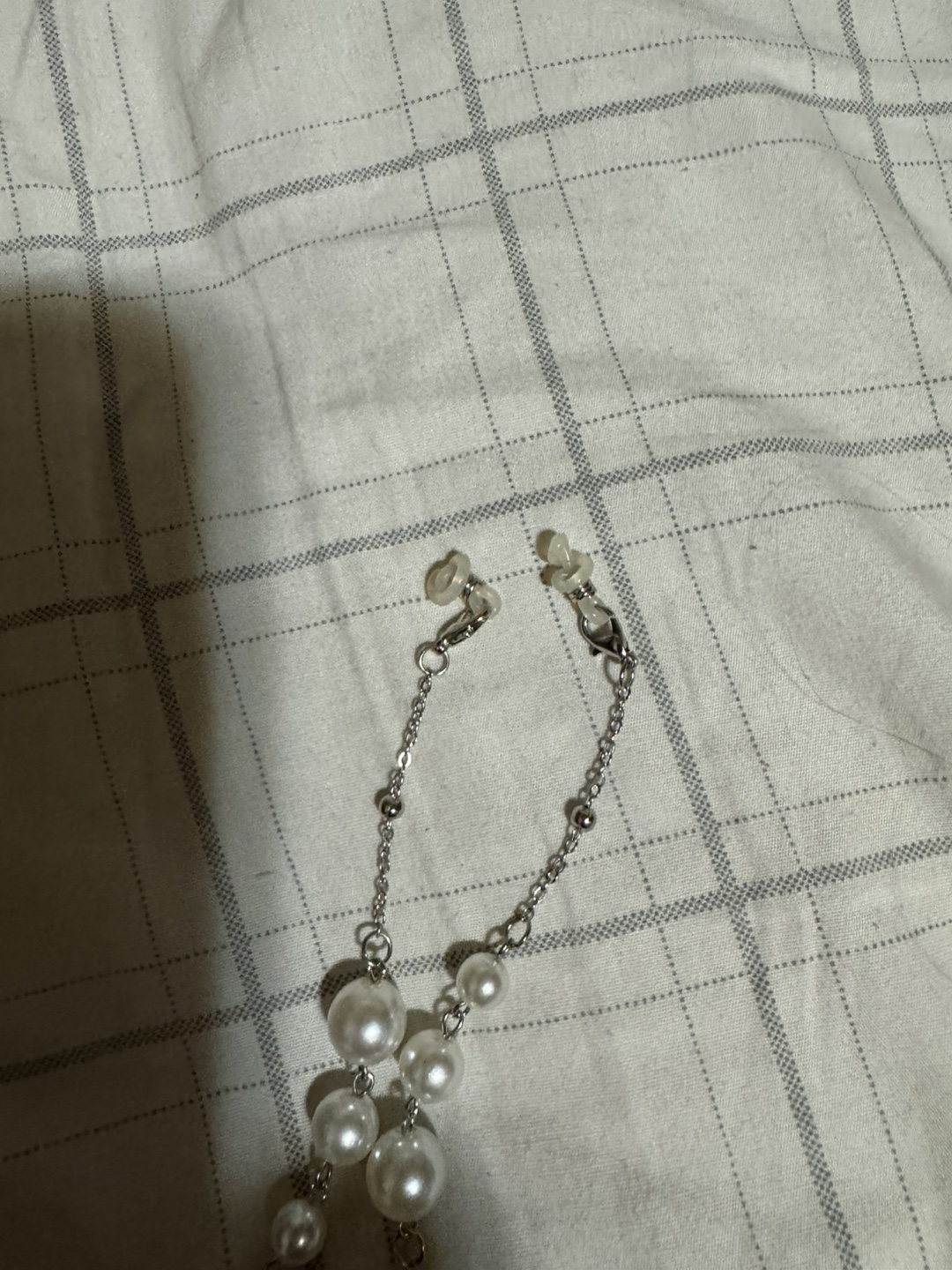 Pearl Necklace sunglasses holder - photo 2