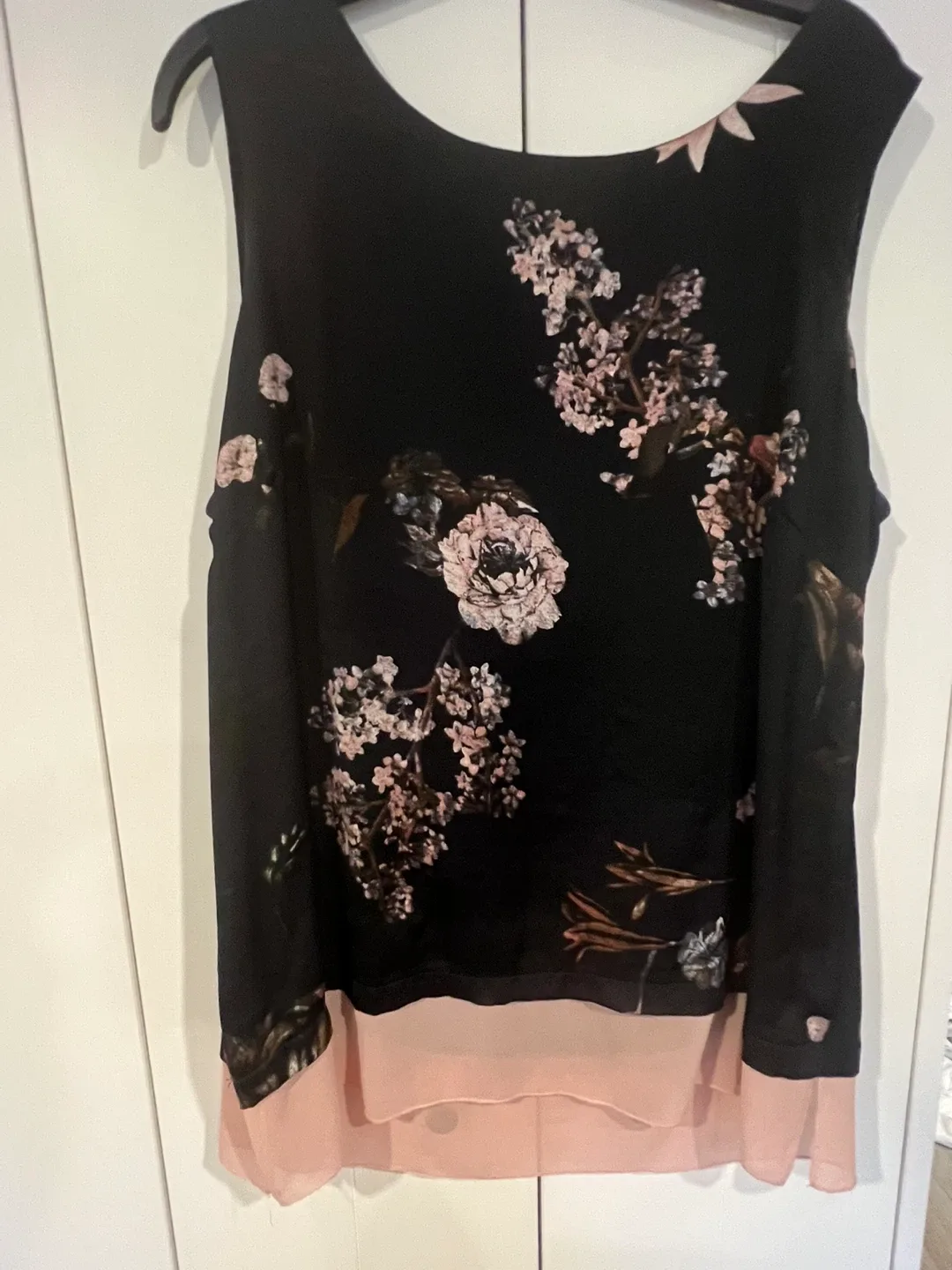 Cleo Floral Print Sleeveless Top - Size L thumbnail