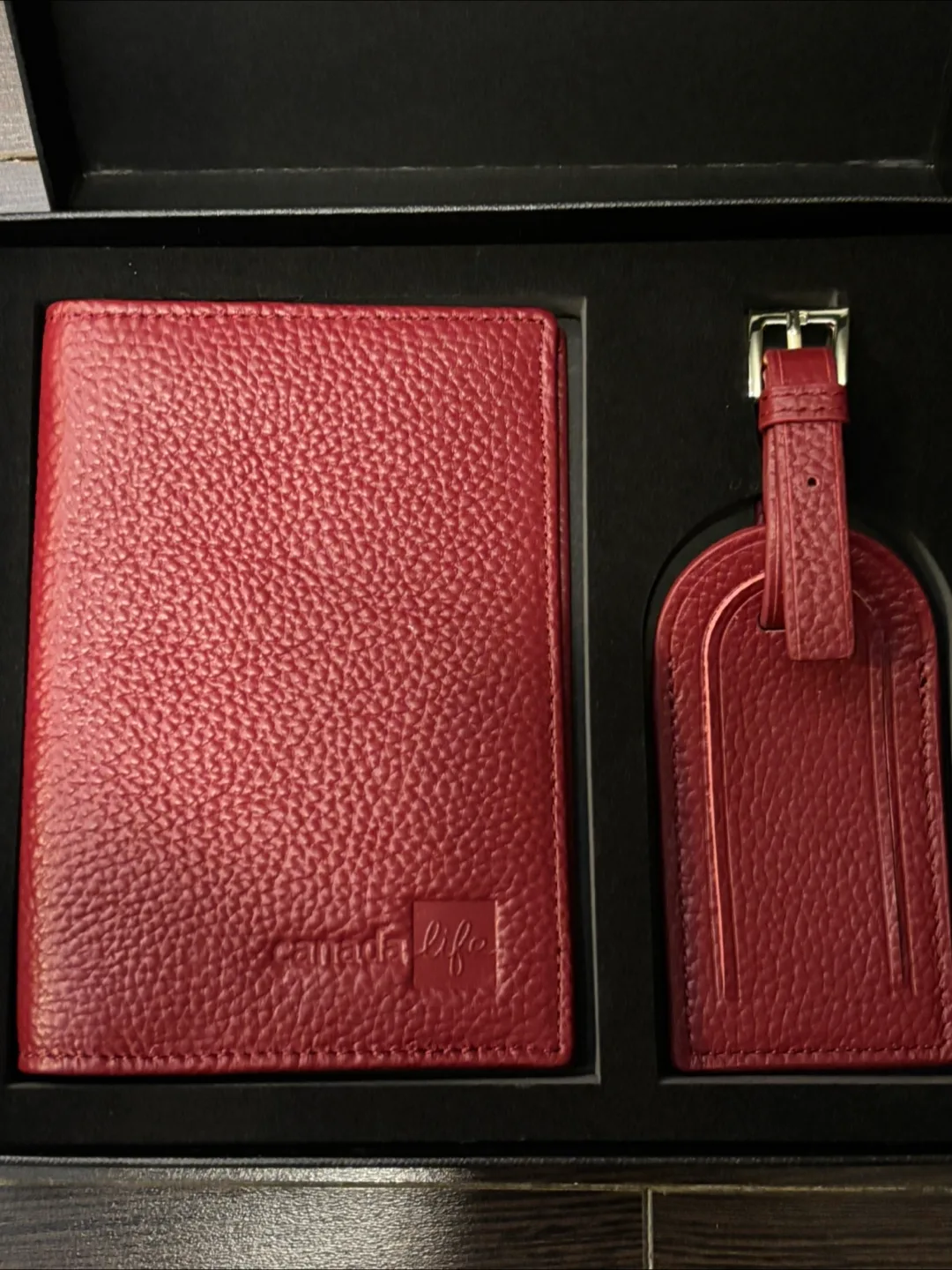 Canada Life Leather Passport Holder & Luggage Tag Set - NEW image indicator(2)