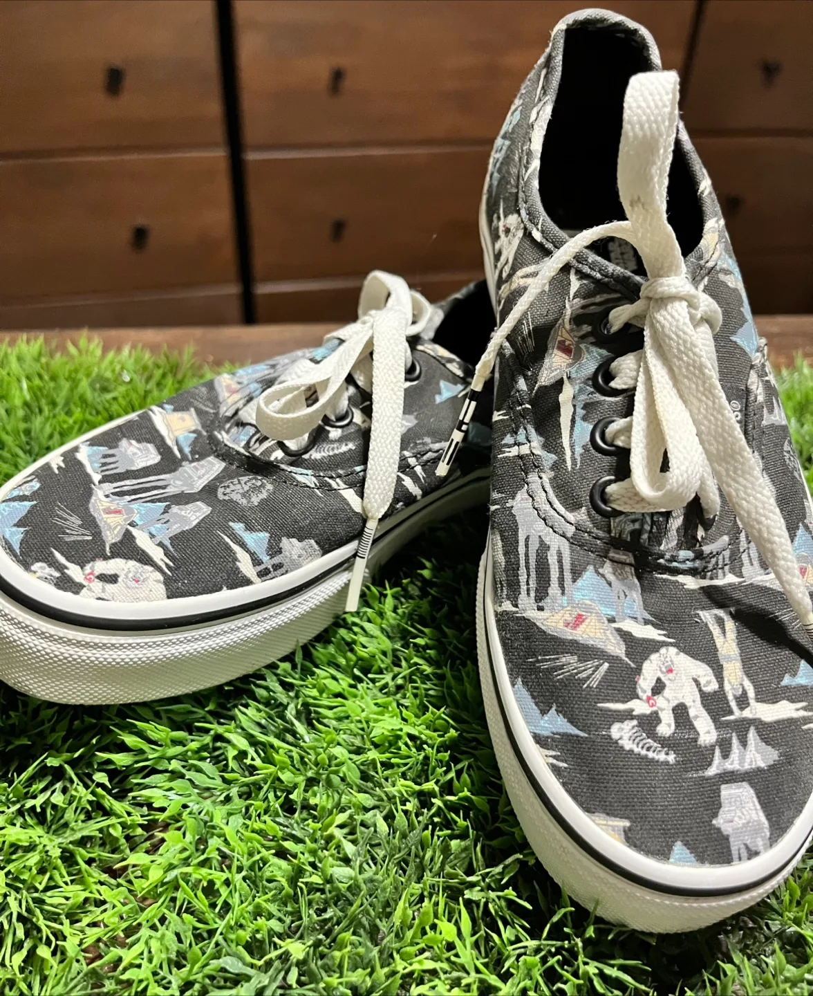 New Star Wars Vans Shoes Youth Size 2 thumbnail
